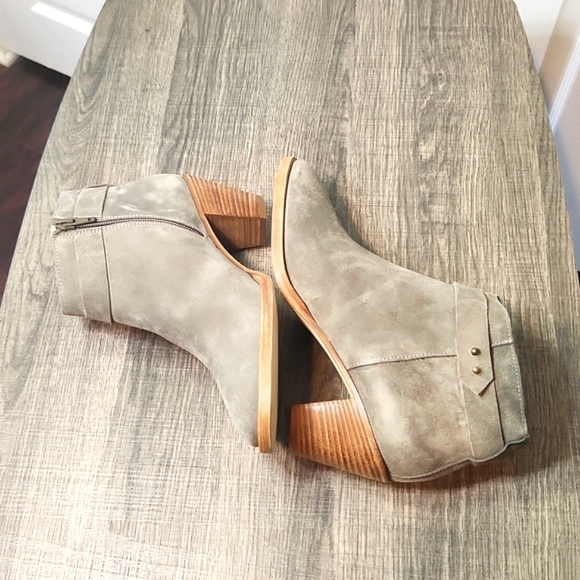 SKYLAR BLAKE. MADE IN ITALY  GENUINE LEATHER WOMENS ANKLE BOOTS SIZE 8 - Picture 3 of 14